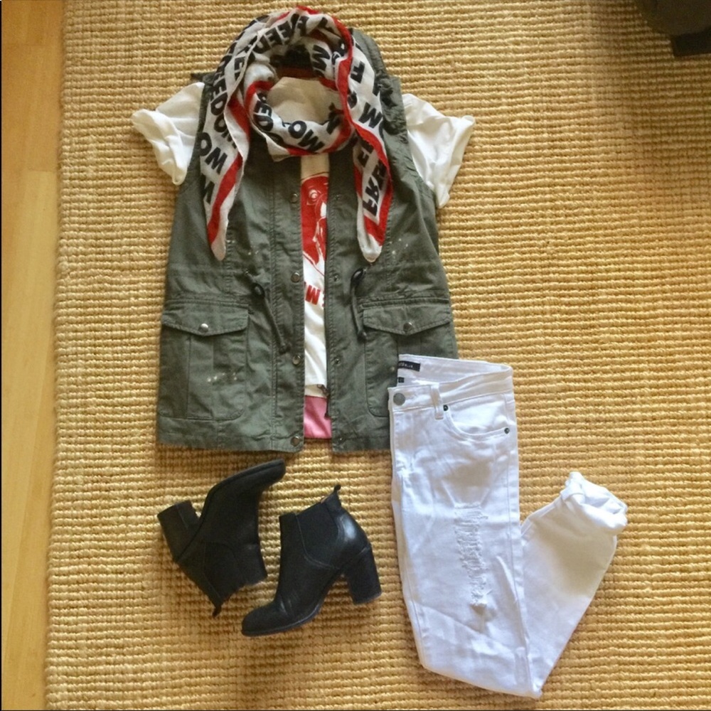 Scarf 🧣 - Picture 2 of 3